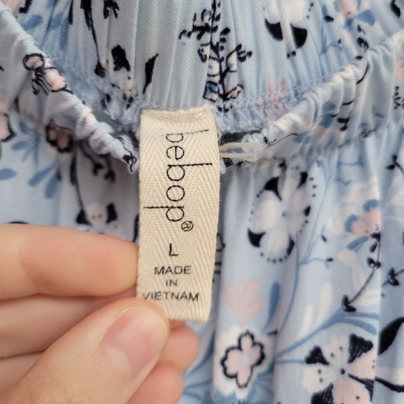 BeBop Off the Shoulder Floral Romper - Size Large (Excellent Condition) - Picture 5 of 6
